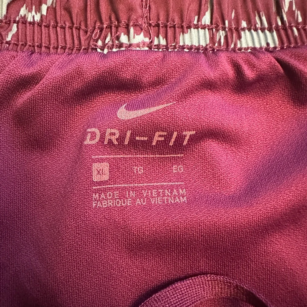 Nike‎ Women’s XL Running Shorts Purple Blue Drifit Inner Liner Pocket Fitness